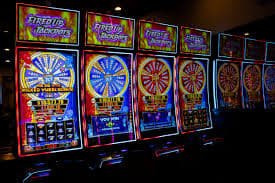 Antarmuka permainan Joker Gaming dengan simbol wild dan fitur bonus