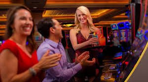Antarmuka mobile casino guru menampilkan permainan Dragon Tiger dengan grafis jernih